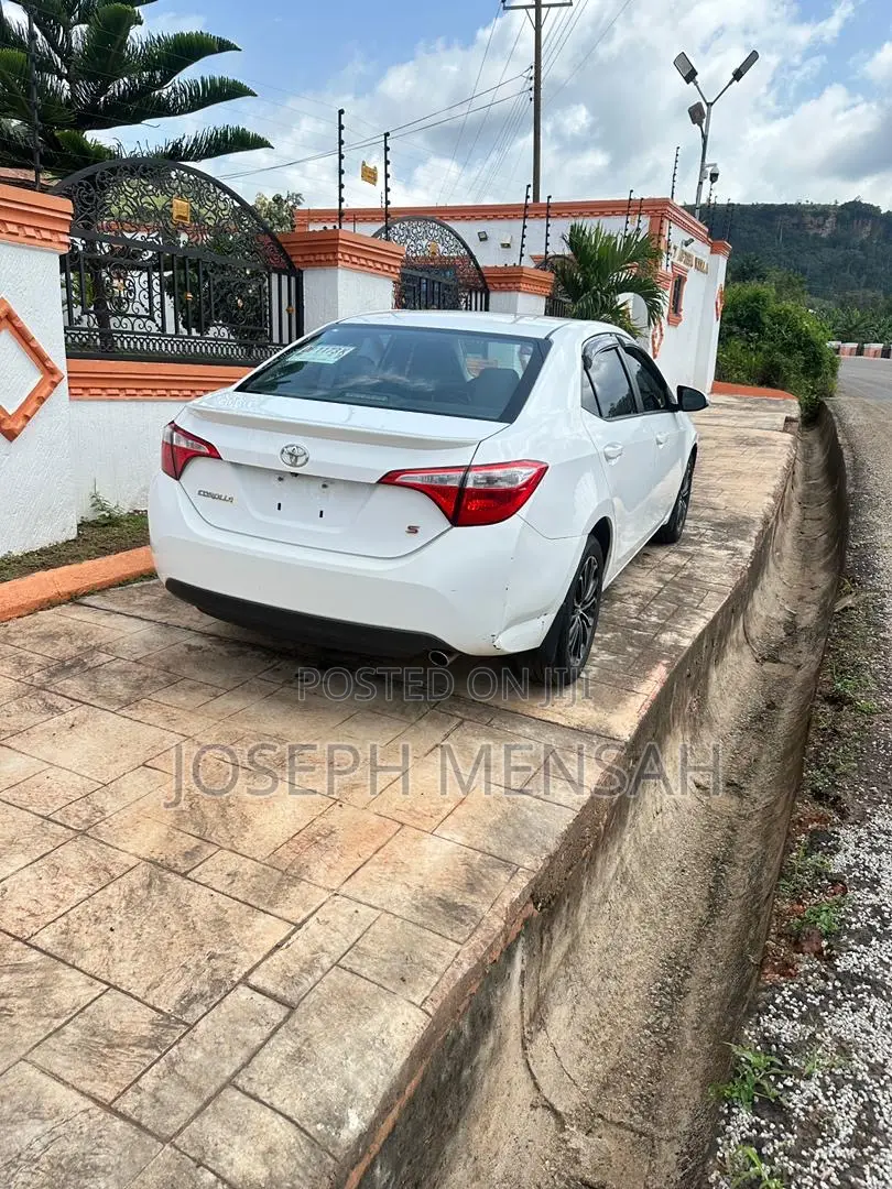 Toyota Corolla L 4dr Sedan (1.8L 4cyl 4A) 2015 White