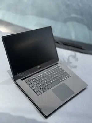 Laptop Dell Precision 15 5520 16GB Intel Core i5 SSD 256GB