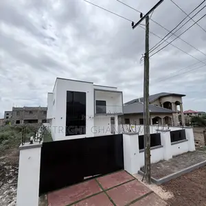 4bdrm House in Metright Ghana, Community 25 for sale