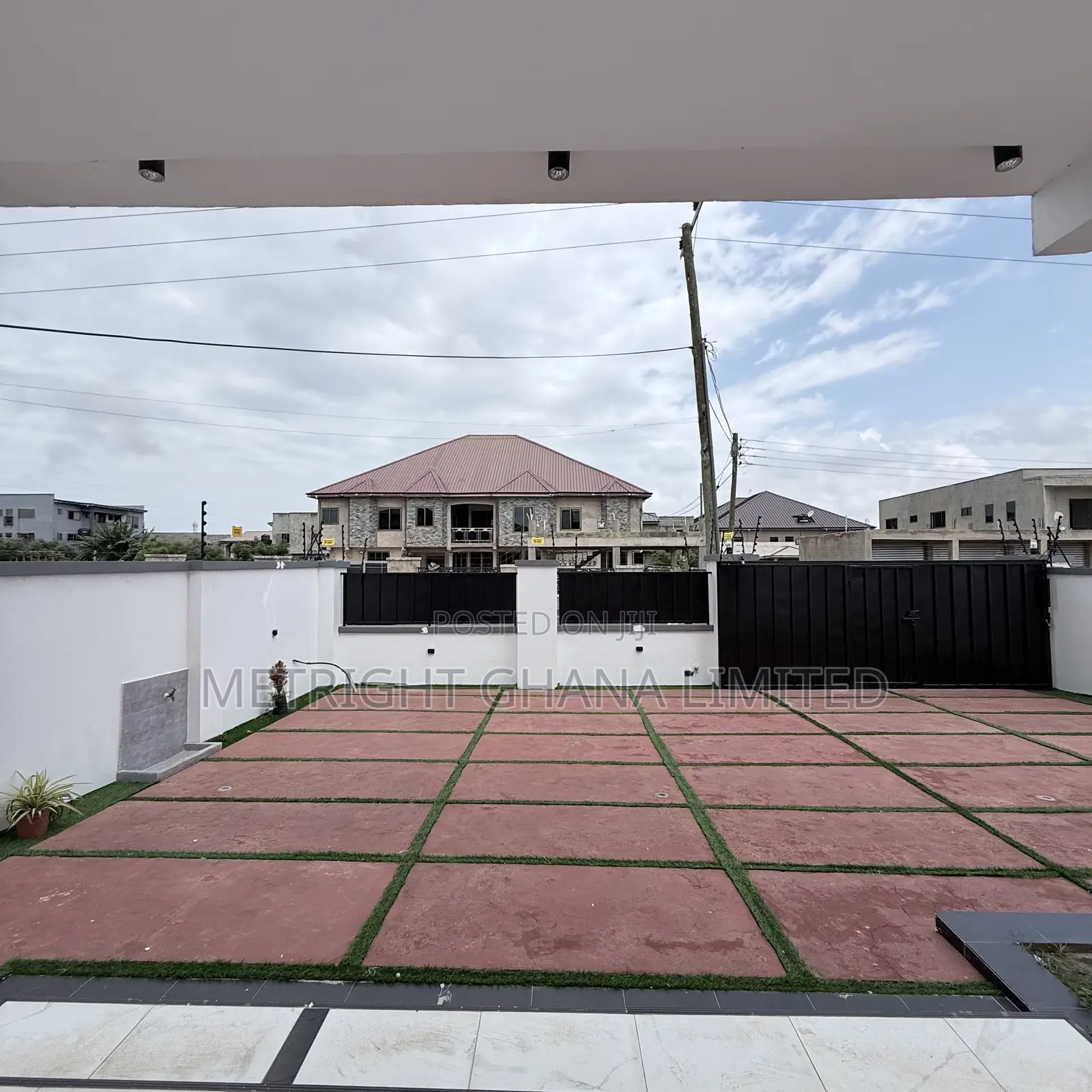 4bdrm House in Metright Ghana, Community 25 for sale