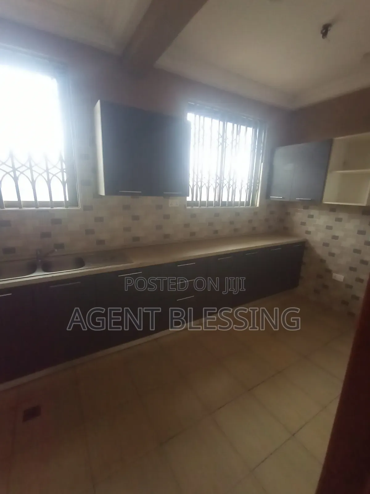 3bdrm Apartment in Afienya-Mataheko, Tema Metropolitan for rent