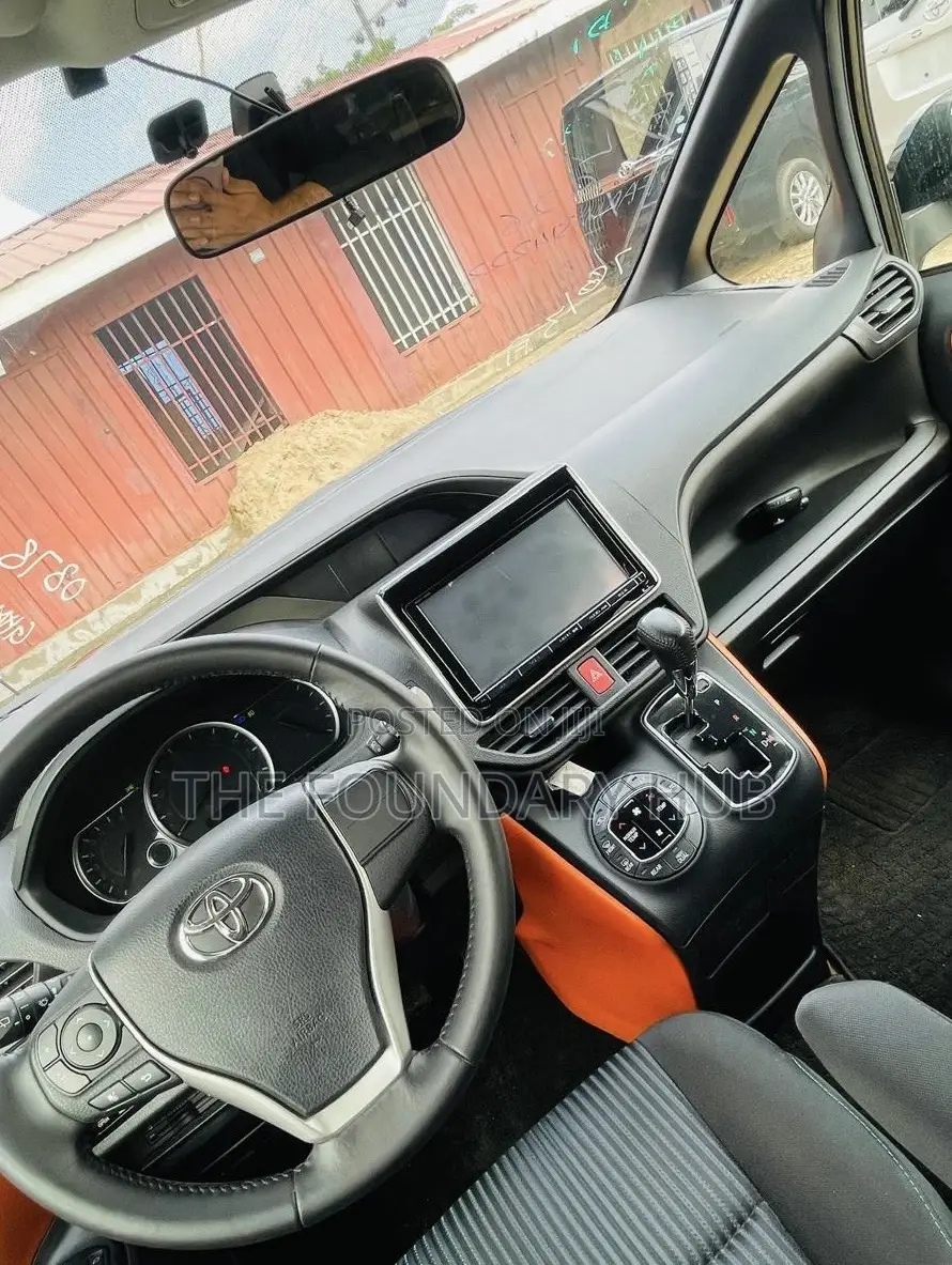 Toyota Voxy 2016 Black