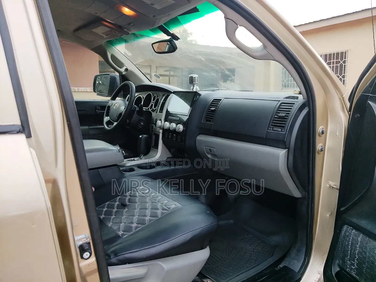 Toyota Tundra 2010 Gold