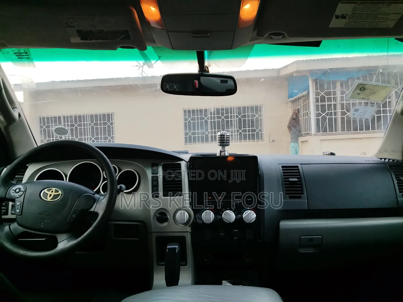 Toyota Tundra 2010 Gold