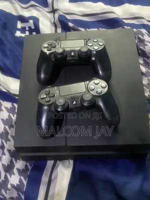 Ps4 Fat 1tb Console With 2 Controllers – Very Clean Condition *