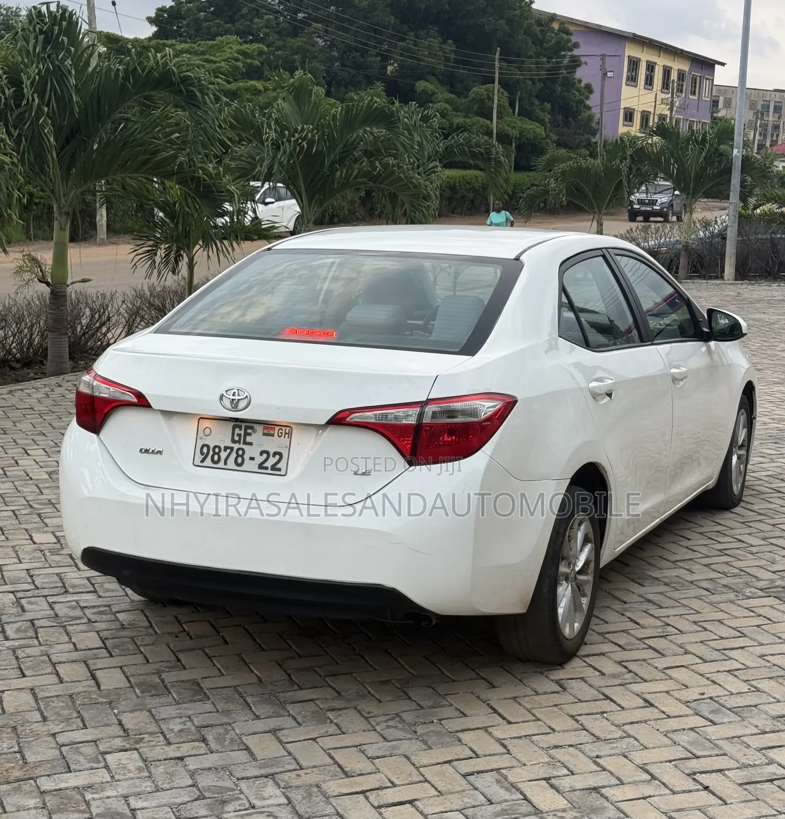 Toyota Corolla LE 4dr Sedan (1.8L 4cyl CVT) 2015 White