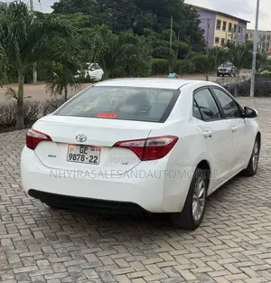 Toyota Corolla LE 4dr Sedan (1.8L 4cyl CVT) 2015 White