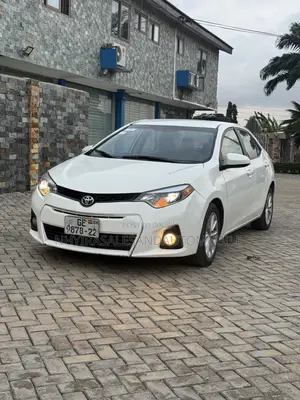 Toyota Corolla LE 4dr Sedan (1.8L 4cyl CVT) 2015 White