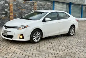 Toyota Corolla LE 4dr Sedan (1.8L 4cyl CVT) 2015 White