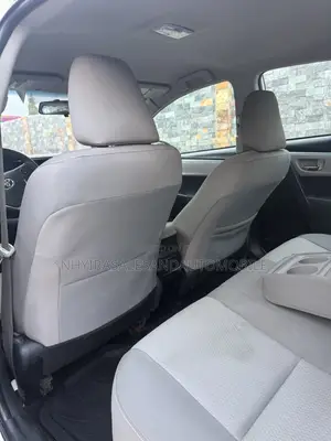 Toyota Corolla LE 4dr Sedan (1.8L 4cyl CVT) 2015 White