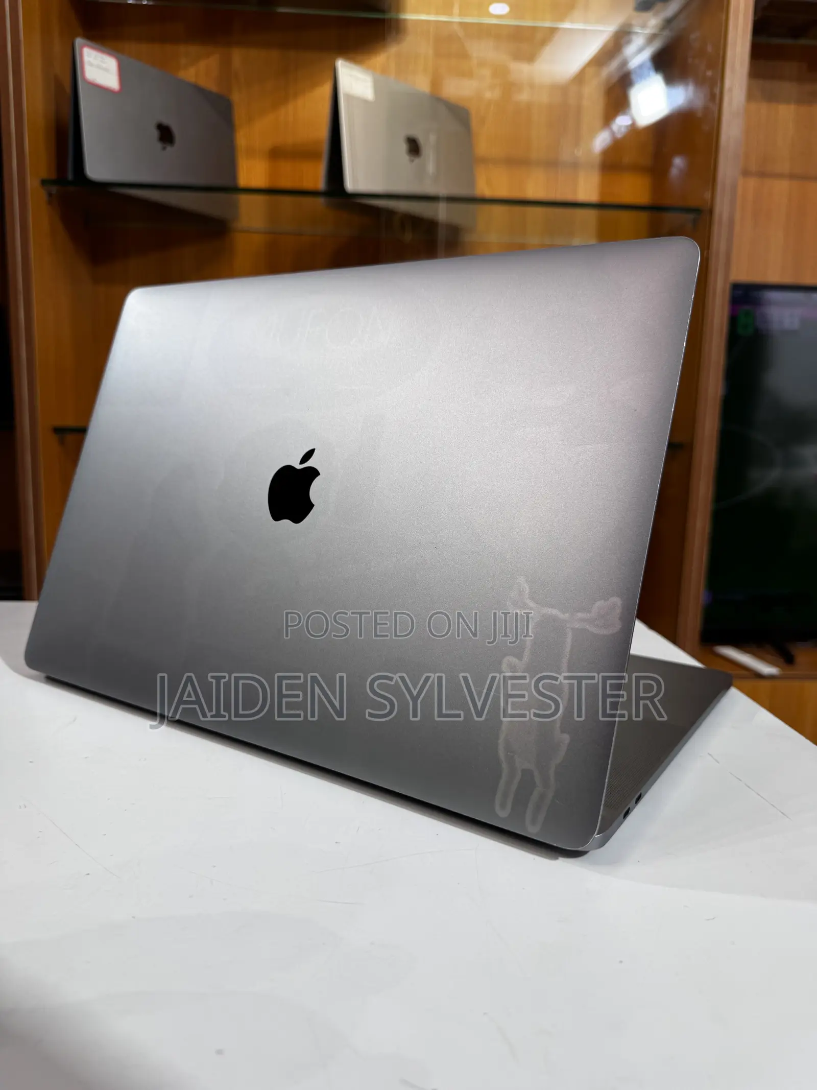 Laptop Apple MacBook 2019 16GB Intel Core i9 SSD 512GB