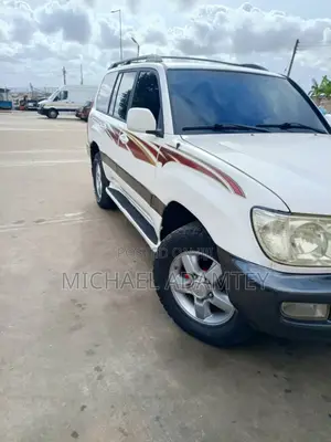 Toyota Land Cruiser 2000 White