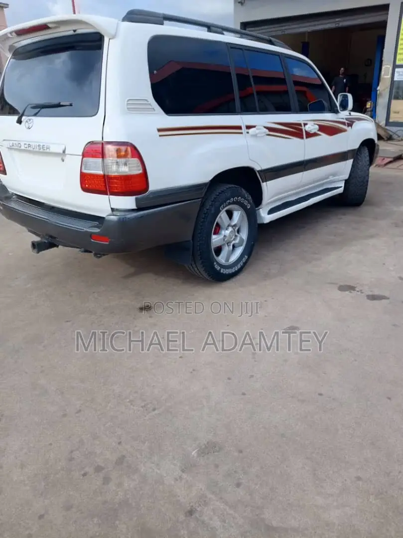 Toyota Land Cruiser 2000 White