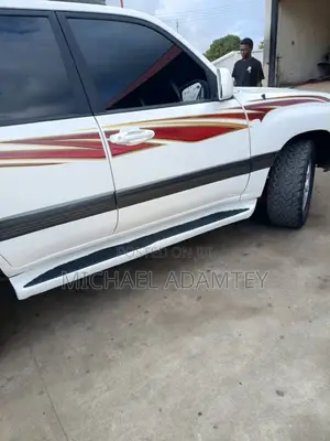 Toyota Land Cruiser 2000 White