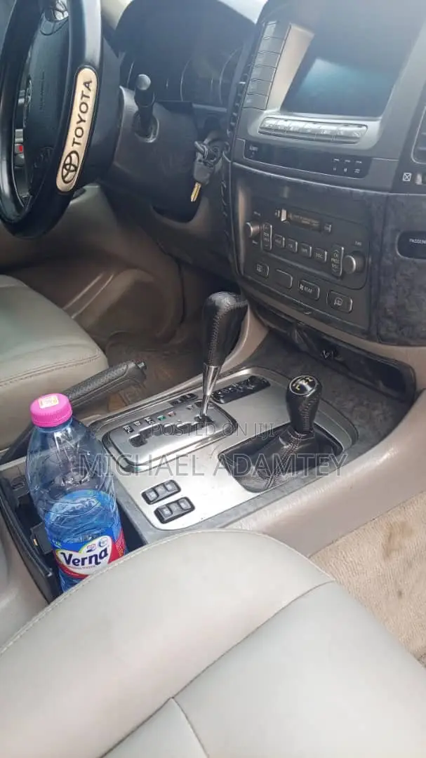 Toyota Land Cruiser 2000 White
