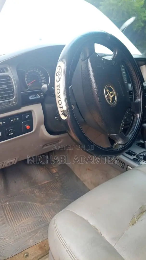 Toyota Land Cruiser 2000 White