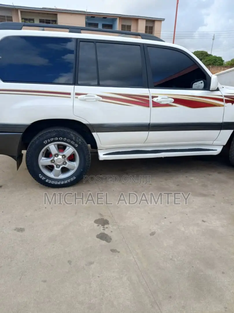 Toyota Land Cruiser 2000 White