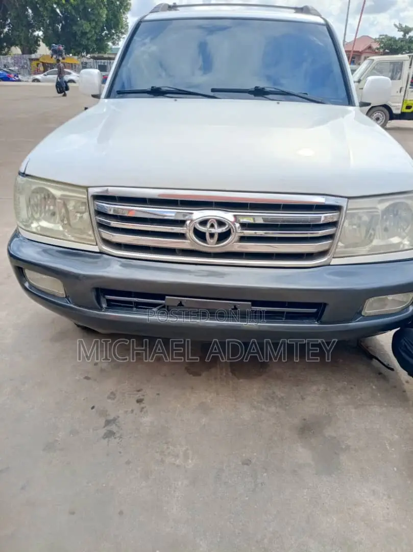 Toyota Land Cruiser 2000 White
