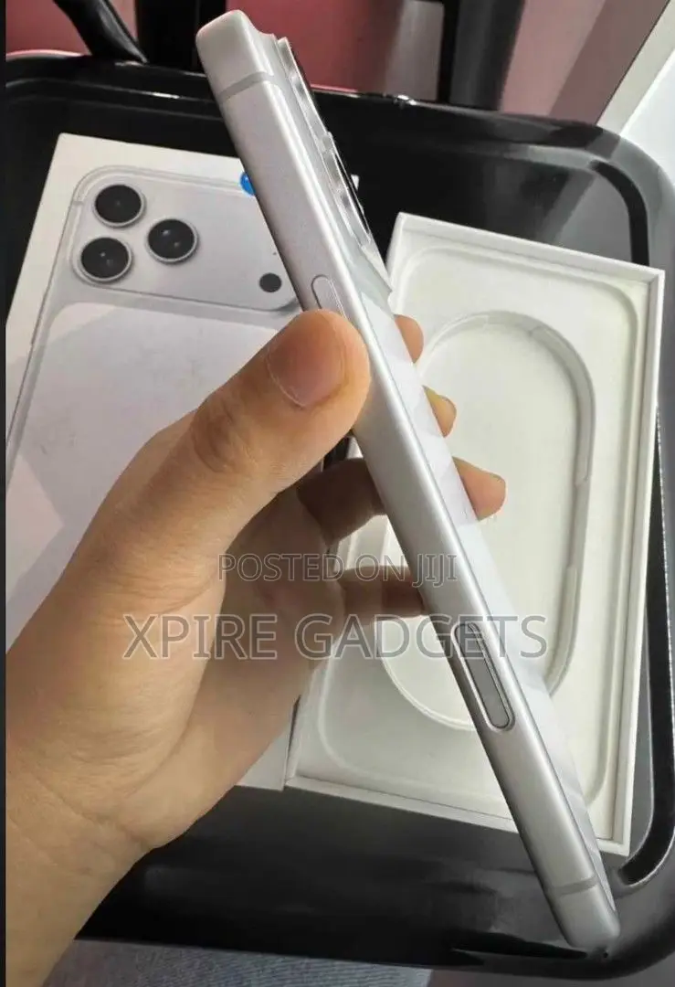 New Apple iPhone 17 Pro Max 1 TB Silver