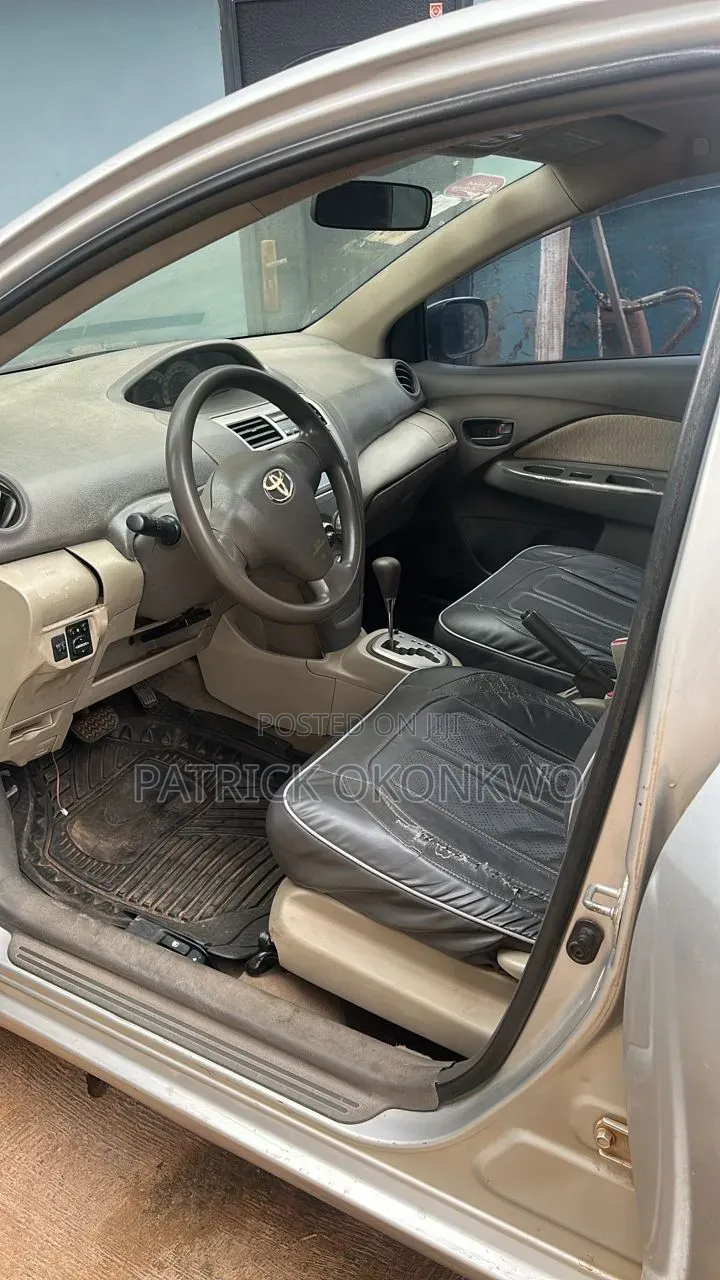 Toyota Belta 2009 Gray