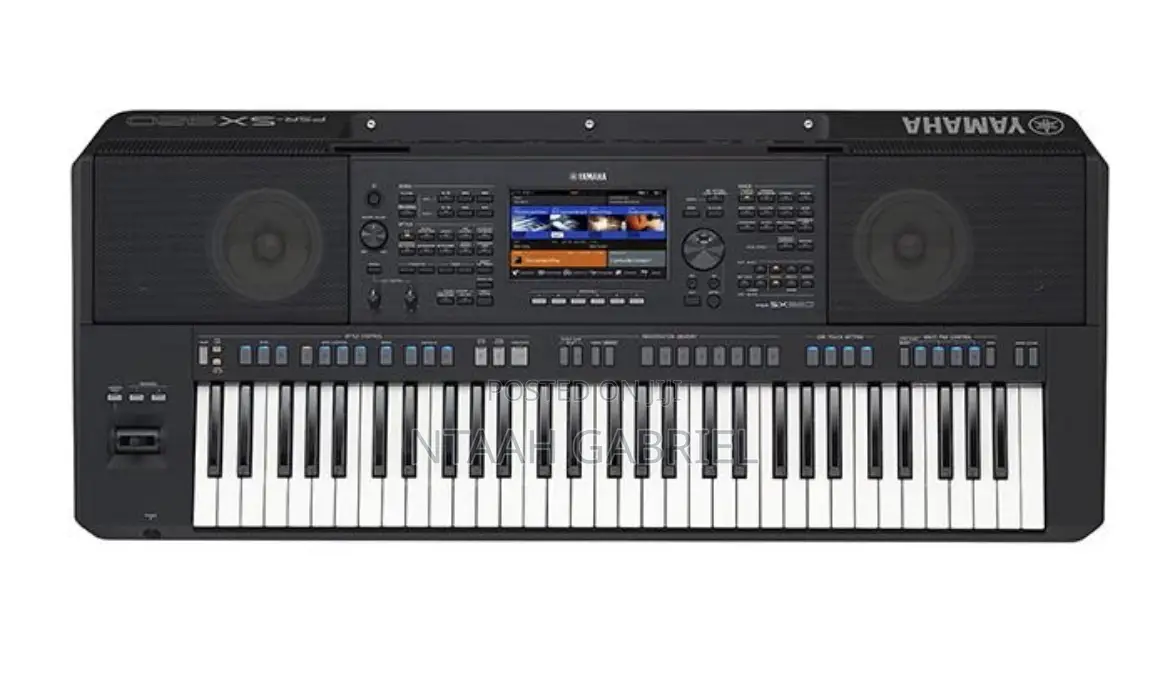 Yamaha PSR Sx 920 and Its Accesories