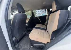 Toyota RAV4 XLE 4dr SUV (2.5L 4cyl 6A) 2018 White