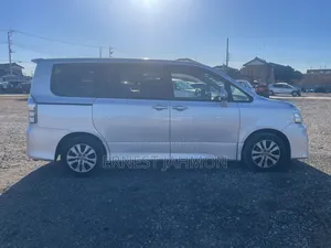 Toyota Voxy 2016 Gray