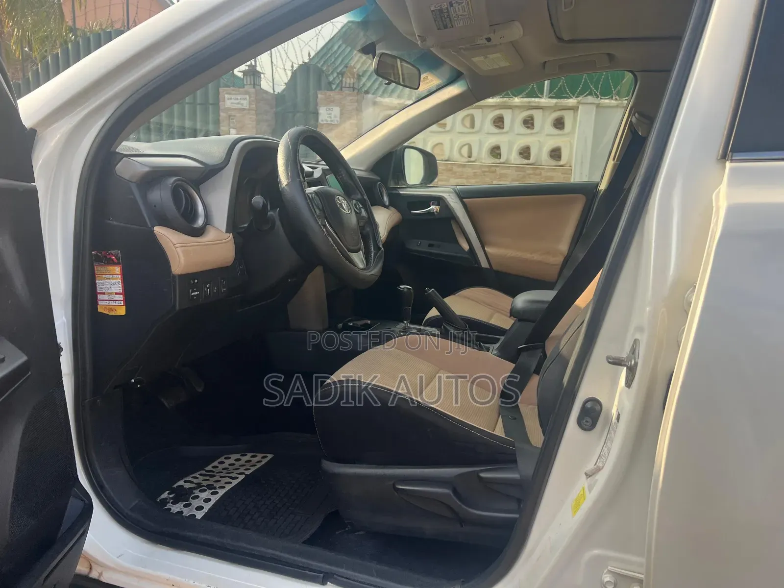 Toyota RAV4 XLE AWD (2.5L 4cyl 6A) 2017 White