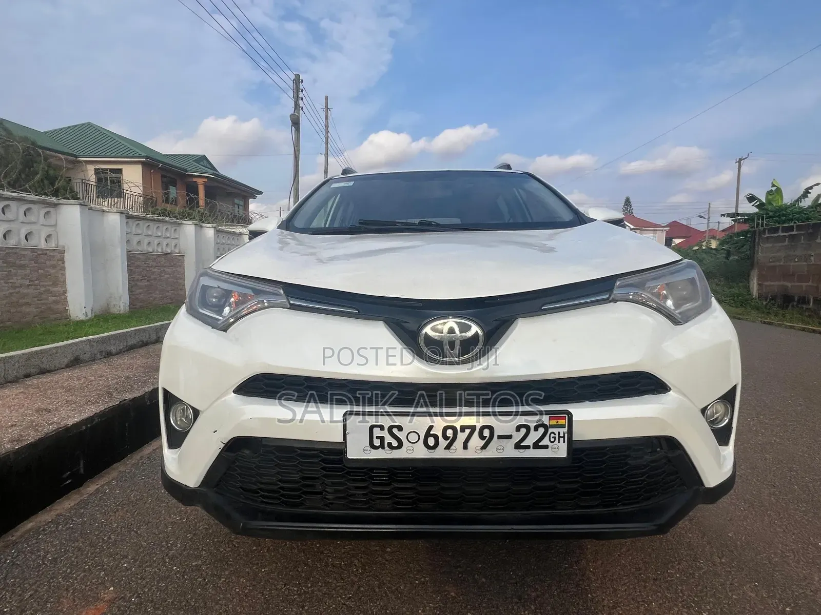 Toyota RAV4 XLE AWD (2.5L 4cyl 6A) 2017 White