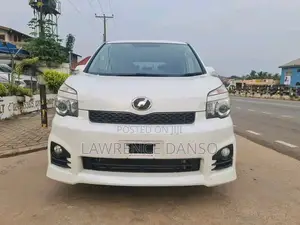 Toyota Voxy 2013 White
