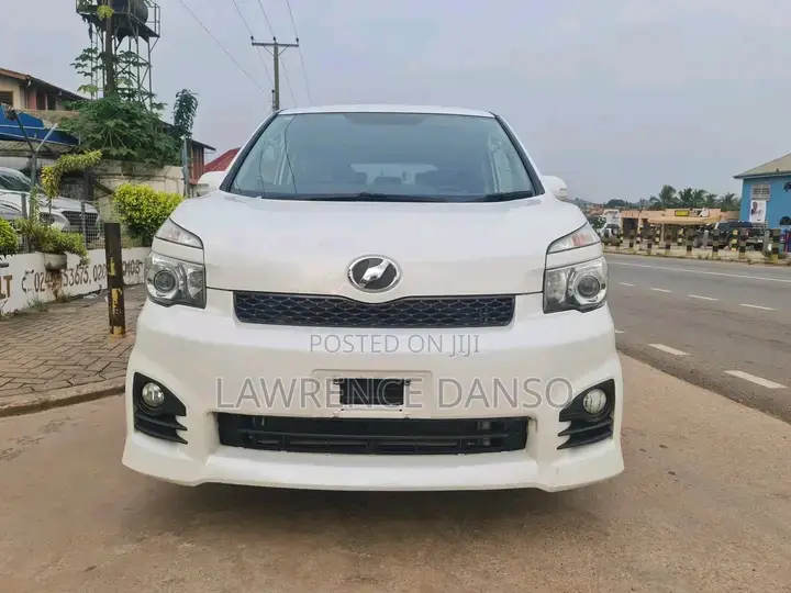 Toyota Voxy 2013 White