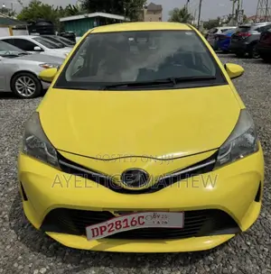 Toyota Vitz 2015 Yellow
