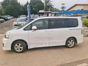 Toyota Voxy 2013 White