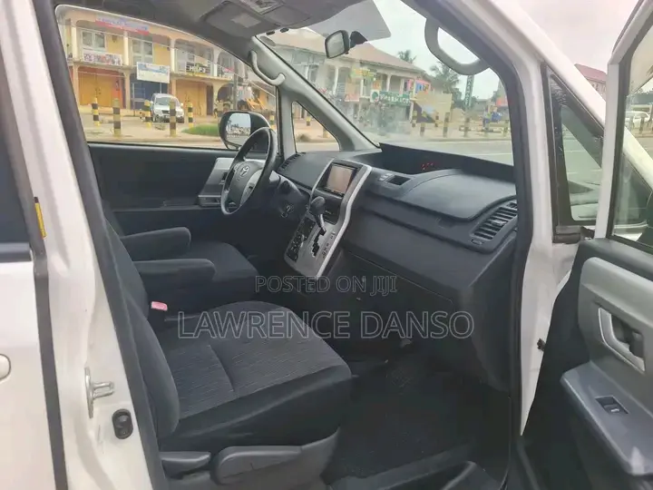 Toyota Voxy 2013 White