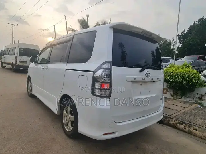 Toyota Voxy 2013 White