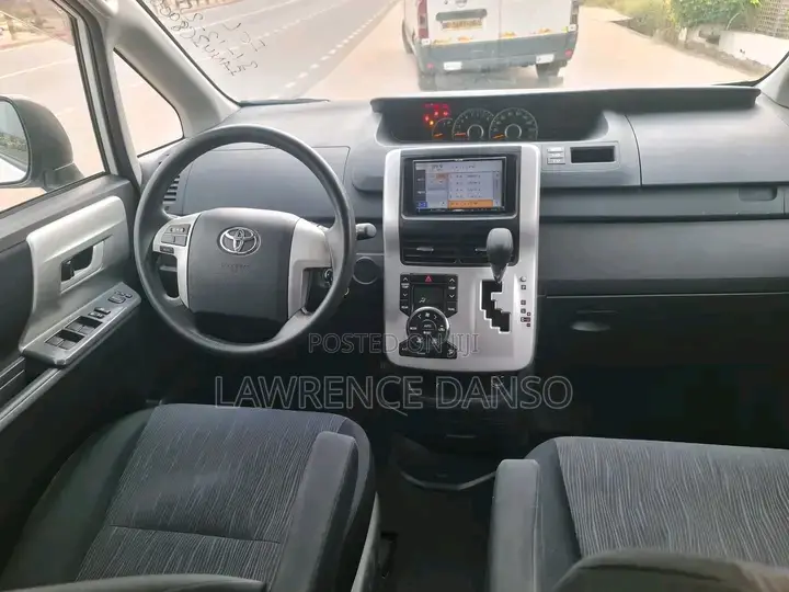 Toyota Voxy 2013 White
