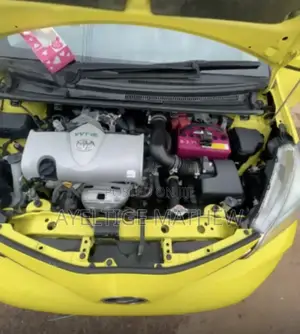 Toyota Vitz 2015 Yellow
