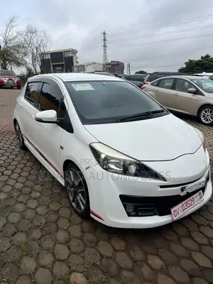 Toyota Vitz 1.3 AWD 5dr 2014 White