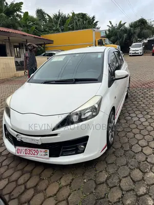 Toyota Vitz 1.3 AWD 5dr 2014 White