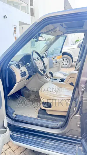 Land Rover Discovery 2013 Gold