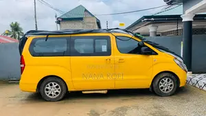 Hyundai Starex 2015 Yellow