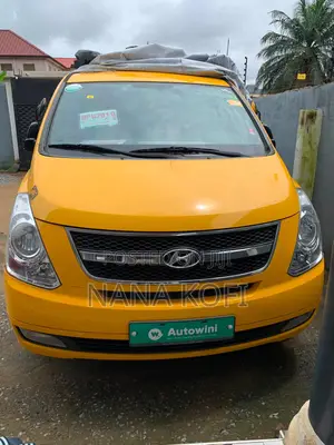 Hyundai Starex 2015 Yellow