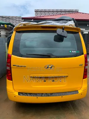 Hyundai Starex 2015 Yellow