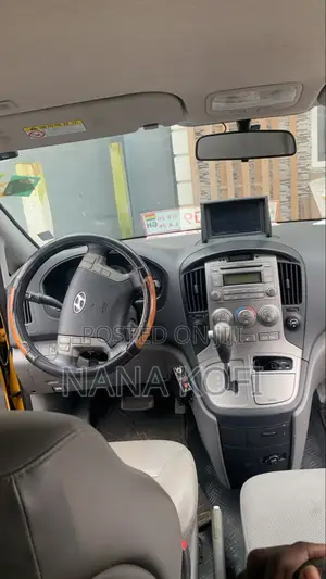 Hyundai Starex 2015 Yellow