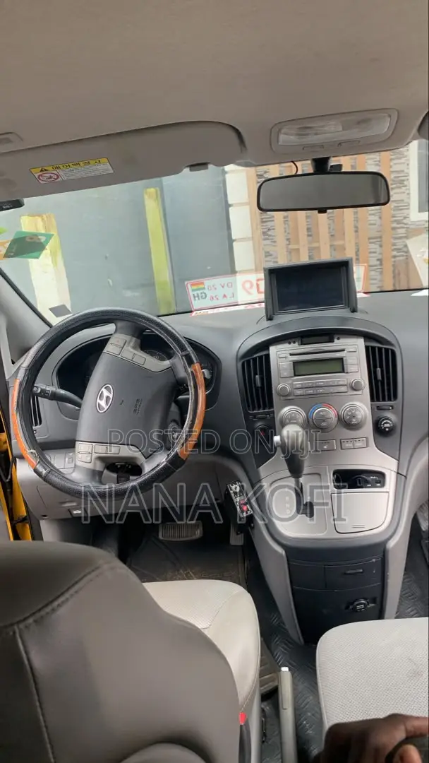 Hyundai Starex 2015 Yellow