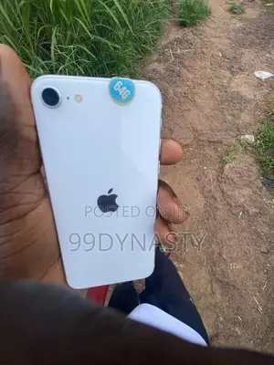 Apple iPhone SE (2022) 64 GB White