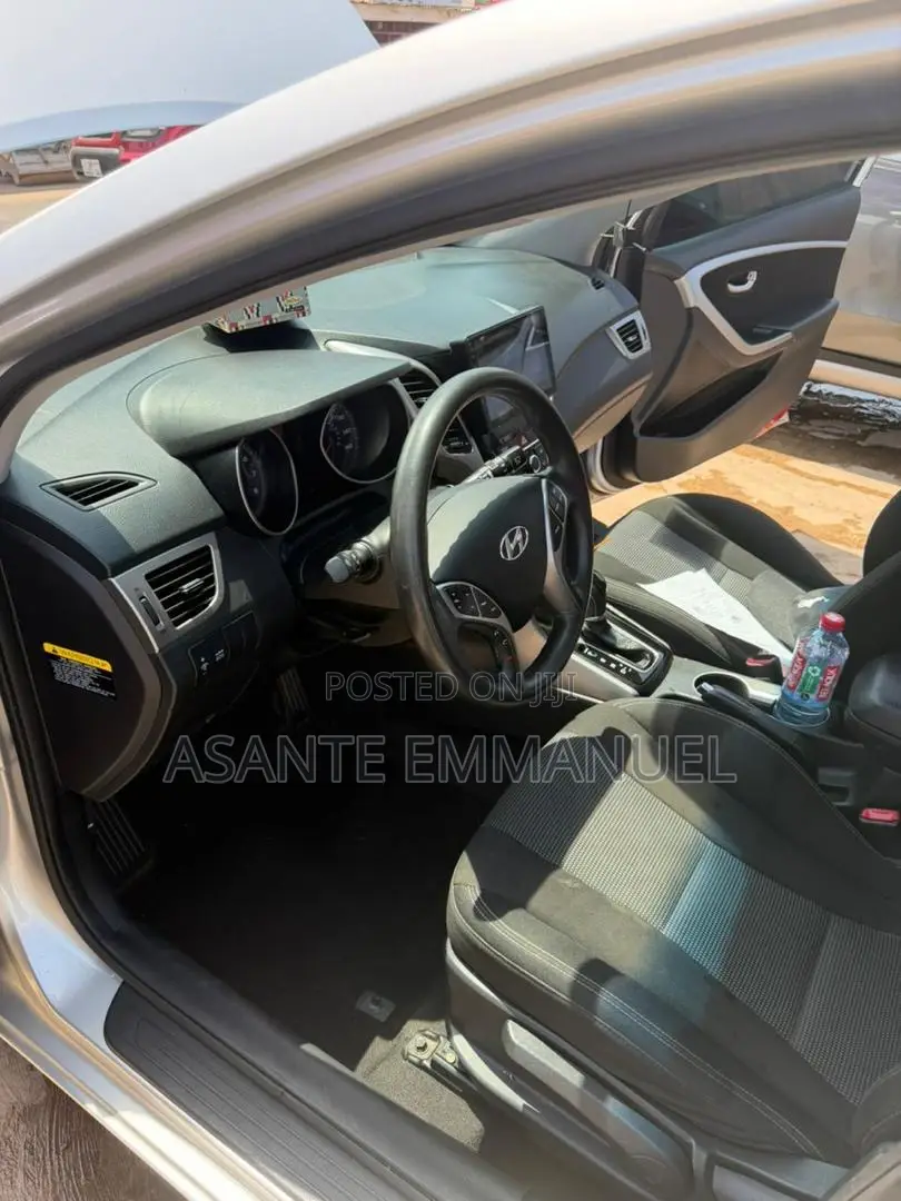Hyundai Elantra Limited Sedan FWD (1.8L 4cyl 6A) 2016 Silver