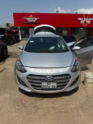 Hyundai Elantra Limited Sedan FWD (1.8L 4cyl 6A) 2016 Silver