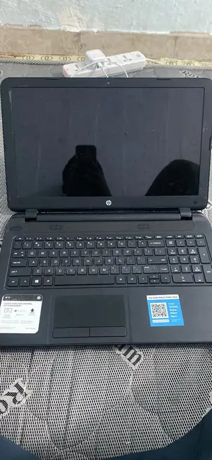 Laptop HP 15-dw1197nia 8GB Intel Core i5 SSD 500GB