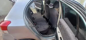 Toyota Vitz 2010 Silver